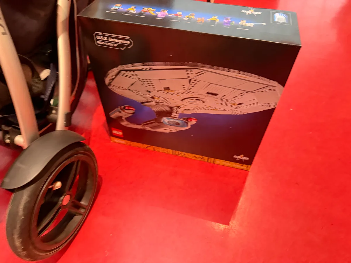 stopthatastronaut is 🛍️ shopping at Legoland Discovery Centre Melbourne.