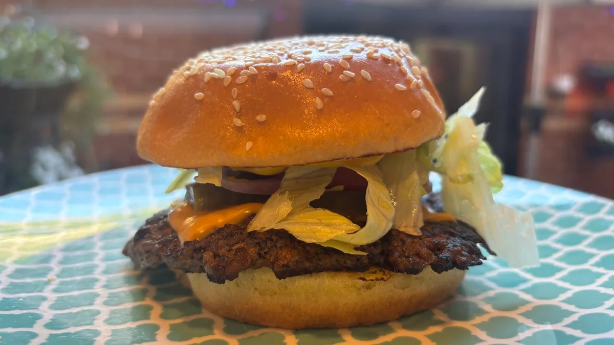 Kristof is 🍽️ eating in Yarraville with Raphael and Nada.
