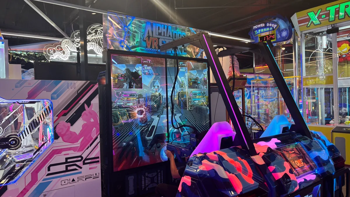 Kristof is 🏛️ visiting at Timezone and Zone Bowling with Raphael.