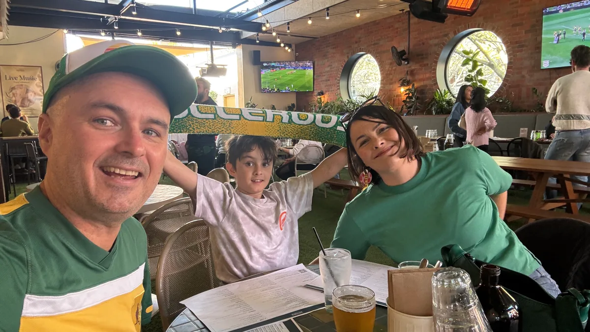 Kristof is 🍺 drinking at The Victoria Hotel with Nada and Raphael.