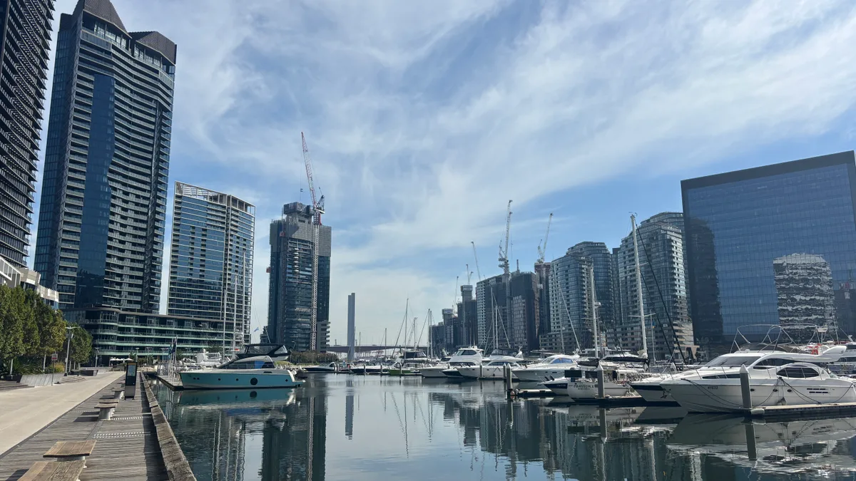 Kristof is 🌳 exploring in Docklands.