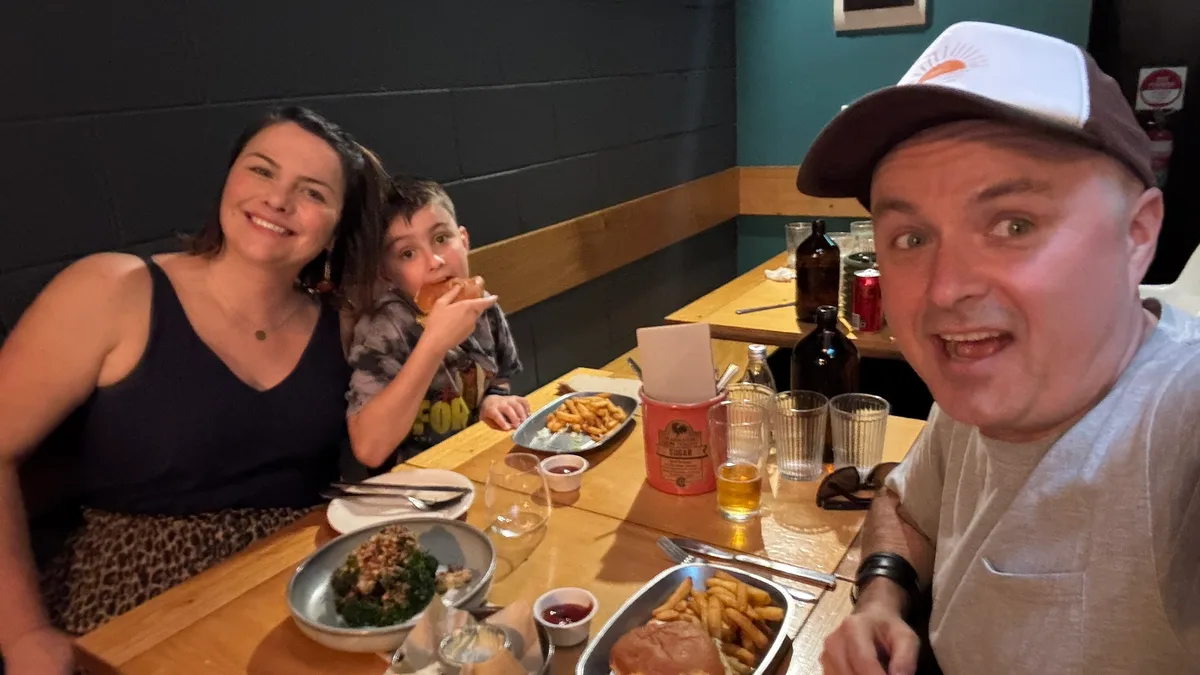 Kristof is 🍽️ eating at Tomahawks.