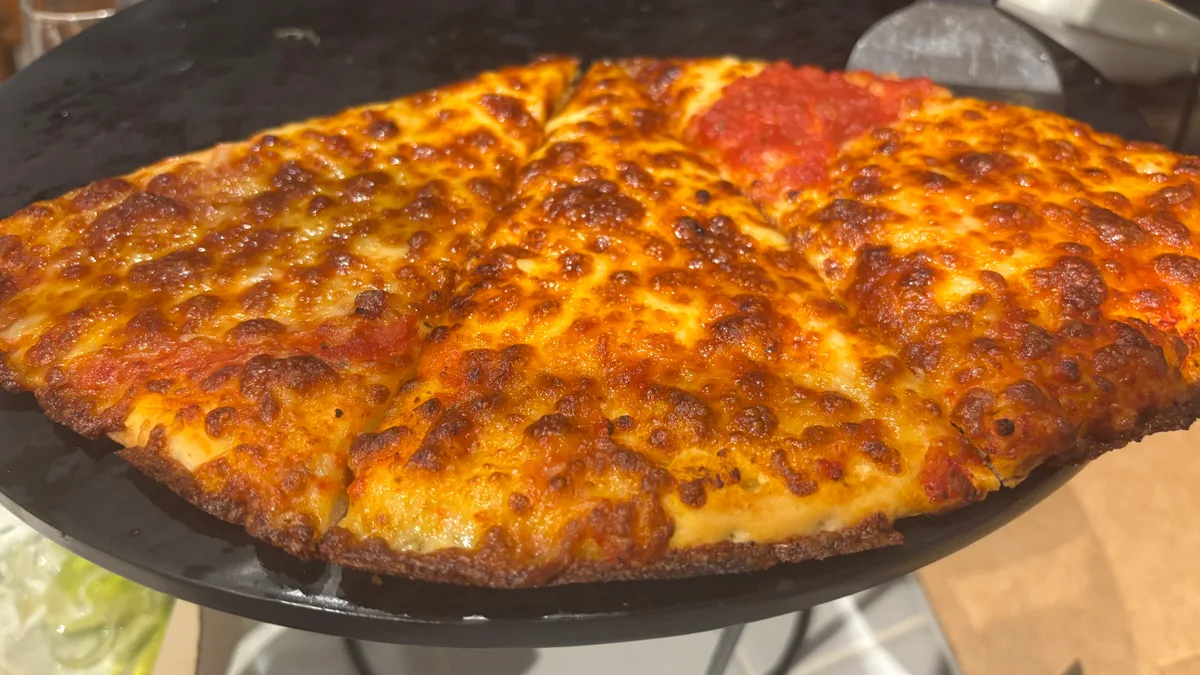Kristof is 🍽️ eating at George's Pizza with Raphael and 2 others.