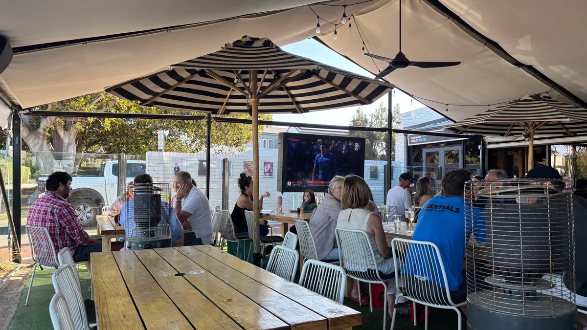 Kristof is 🥤 drinking at Barwon Heads Hotel with Nada.