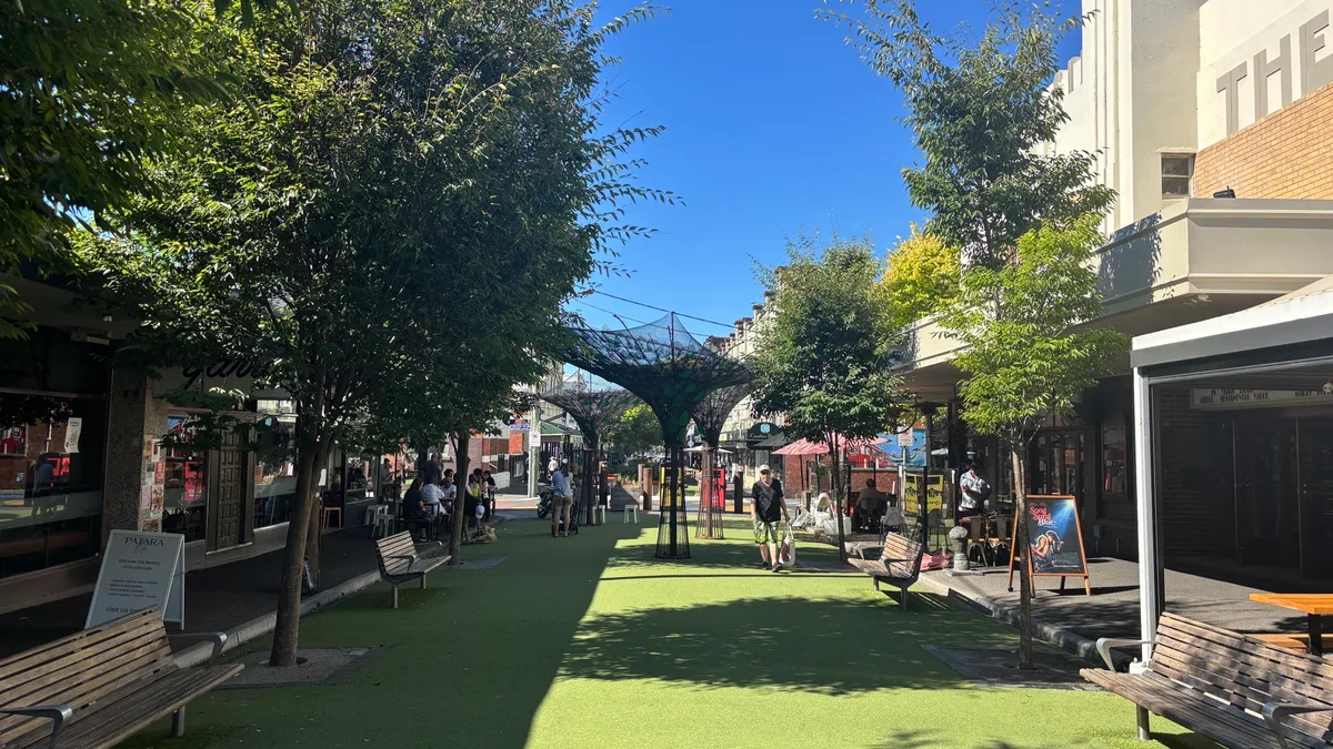 Kristof is 🌳 exploring in Yarraville with Raphael.