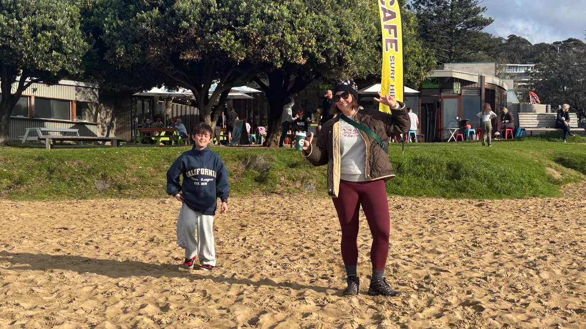 Kristof is 🌳 exploring at Lorne Beach with Raphael and Nada.