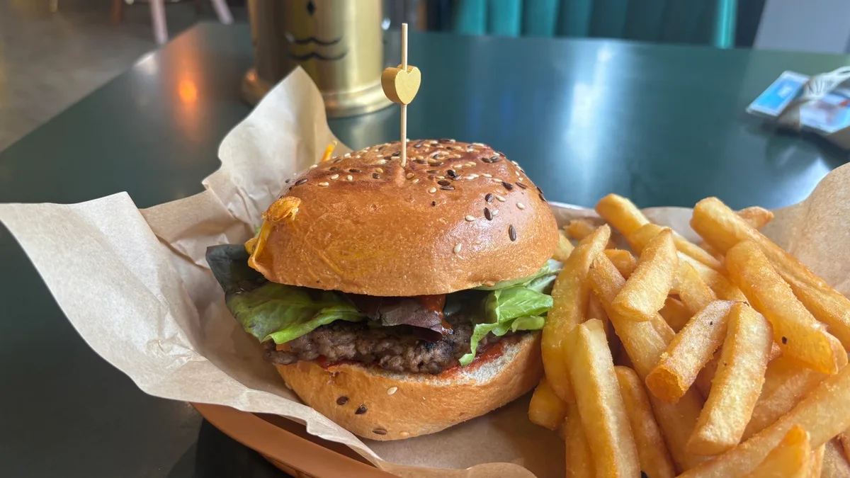 Kristof is 🍽️ eating at Groovy Mama Fusion Cafe.