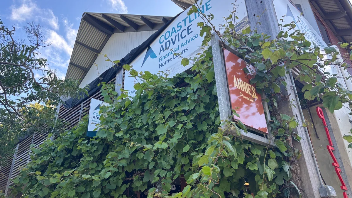 Kristof is 🍽️ eating at Annie's Provedore and Produce Store with Nada.