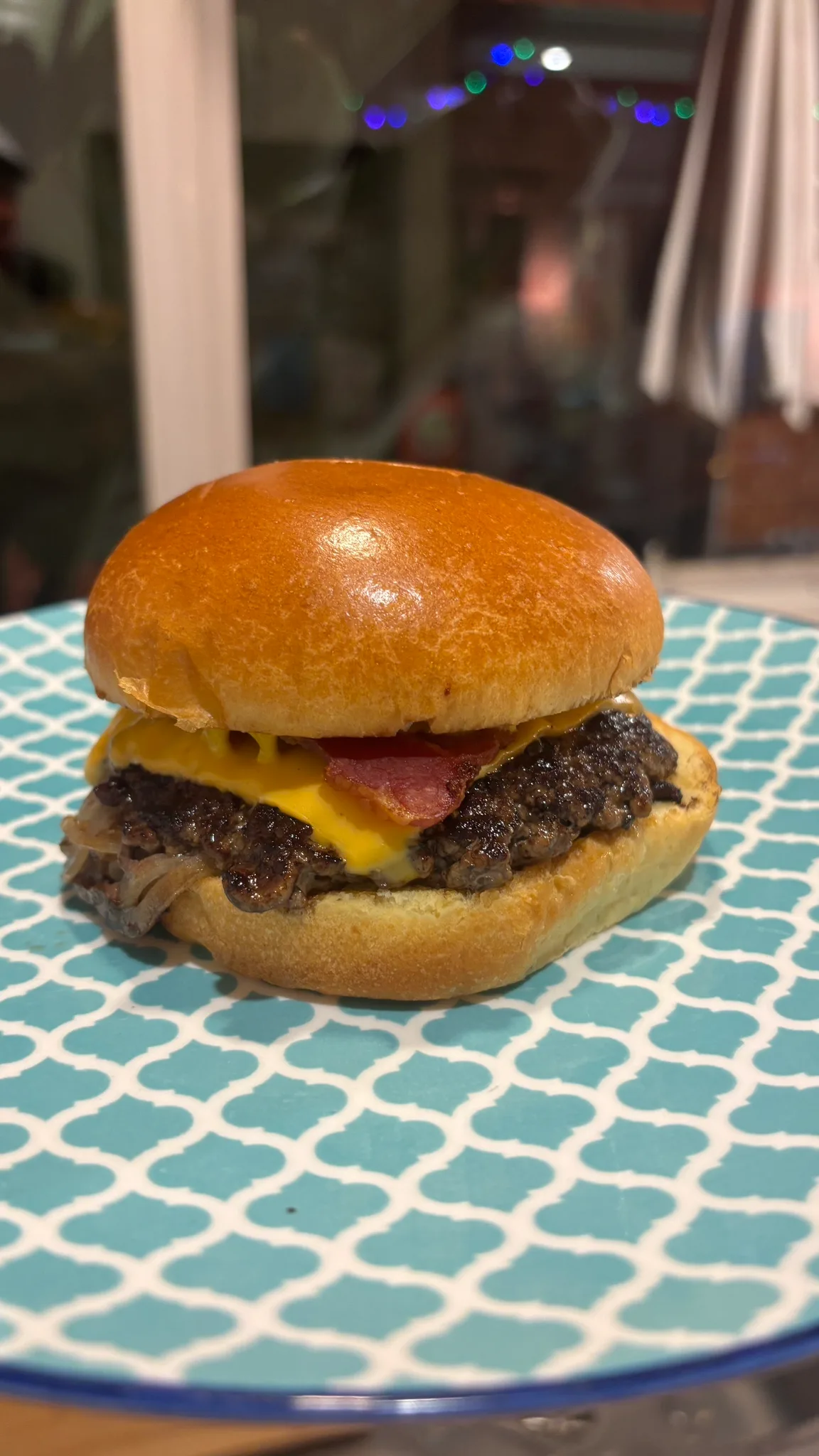 Kristof is 🍔 eating a burger in Yarraville with Raphael and Nada.