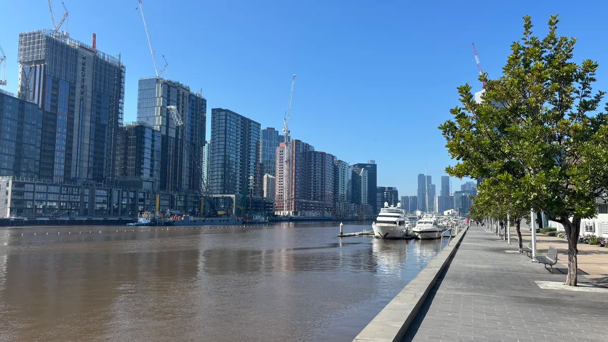 Kristof is 🌳 exploring in Docklands.
