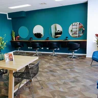 Socialise Hair logo
