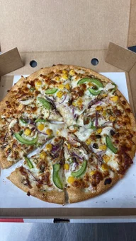 Madinah pizza halal logo