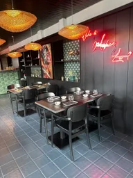 Madame Lu kitchen logo