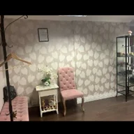 Delicatess hair salon logo