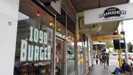 1090 Burger logo