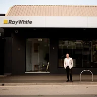 Ray White Thirroul logo