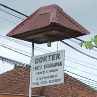 Praktek Umum Dokter I Putu Ekariawan logo