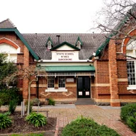 Dandenong Primary School logo