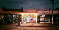 McManos Chicken Bar logo