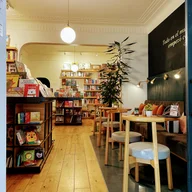 Clarice Café y Literatura logo