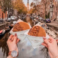 van Wonderen Stroopwafels logo