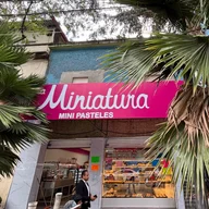 Pastelerías La Miniatura logo