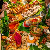 Pig and Khao logo