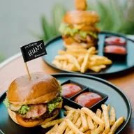 Hungry Hunt Burger & Hotdog logo