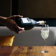 Hampton Wine Co logo