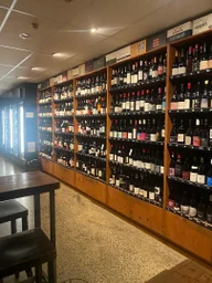 Seddon Wine Store logo