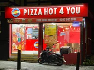 Pizza Hot 4 You logo