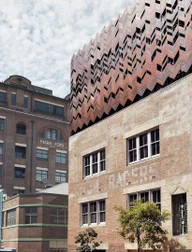 Paramount House Hotel logo