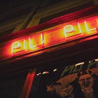 Pili Pili logo