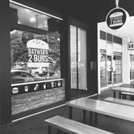 Between 2 Buns logo