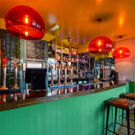 Victoria Tavern N7 logo