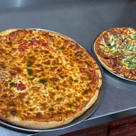 Enzo's Pizzeria logo